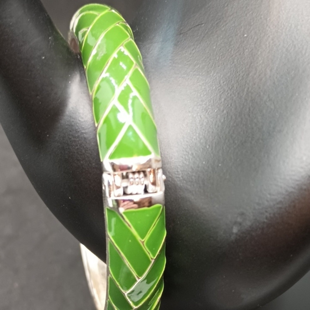 Vibrant Green Textured Enamel Bracelet - Picture 5 of 5